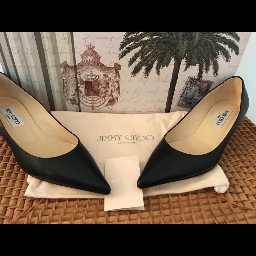 JIMMY CHOO.. Black Classic Pumps